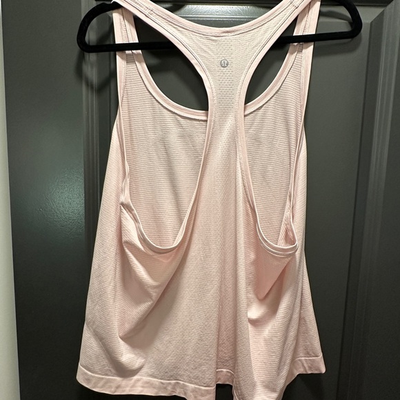 Lululemon XL Workout Top - Picture 5 of 5